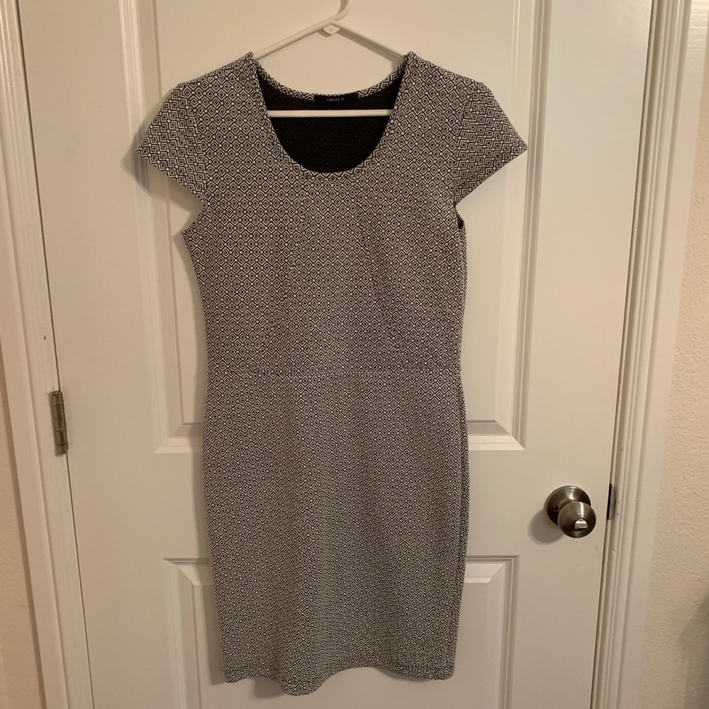 🌷!!!3 for 20!!! Forever21 Patterned mini dress